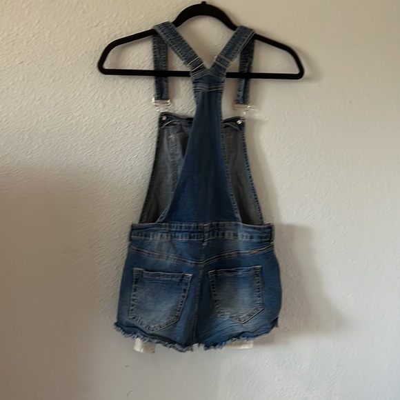 Overall - Picture 2 of 2